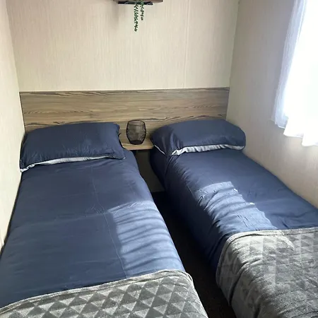 Blue Dolphin Gristhorpe